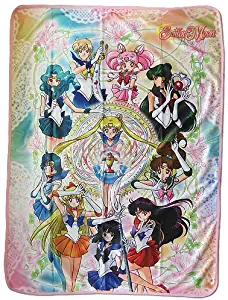 Great Eastern Entertainment S-Sailor Moon Group Sublimation Throw Blanket